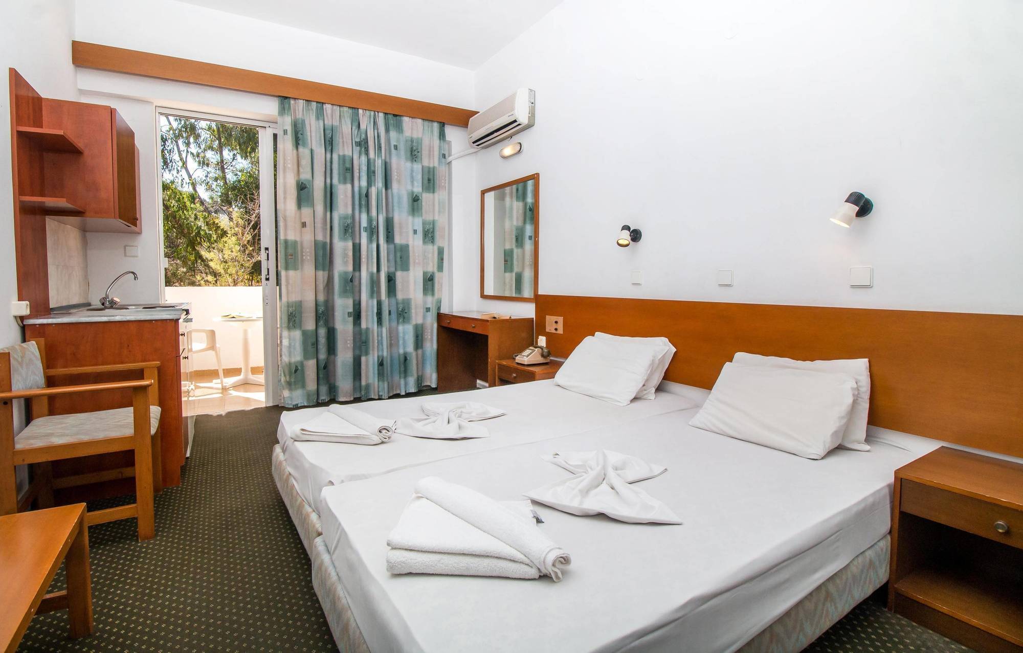Achousa Hotel ฟาลิรากี ภายนอก รูปภาพ
