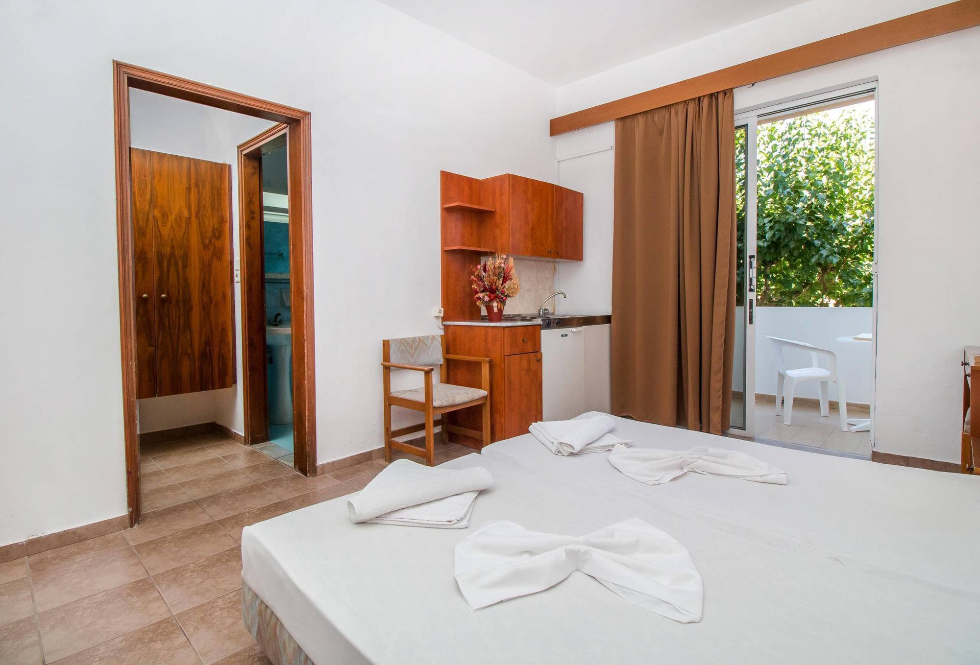 Achousa Hotel ฟาลิรากี ภายนอก รูปภาพ